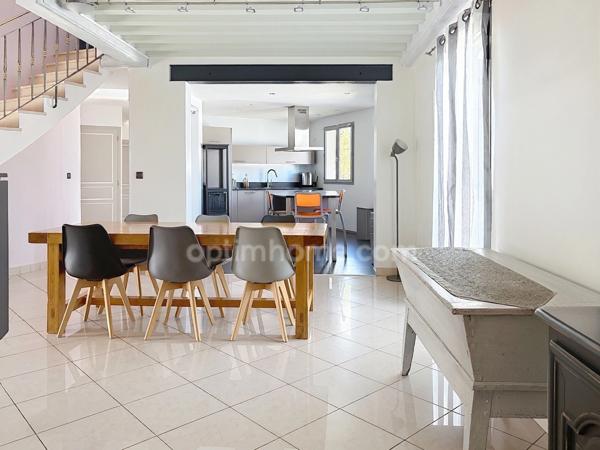 Maison familiale avec piscine et beaux volumes – Daix – 188 m²