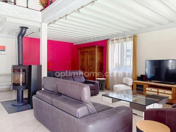 Maison familiale avec piscine et beaux volumes – Daix – 188 m²