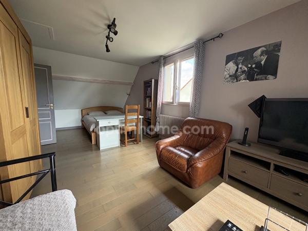 Maison familiale avec piscine et beaux volumes – Daix – 188 m²