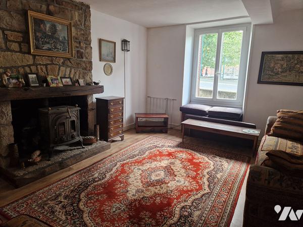 Deux maisons communicantes ( 360 m2) , possibilités de location sur un terrain de 470 m2