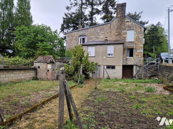 Deux maisons communicantes ( 360 m2) , possibilités de location sur un terrain de 470 m2