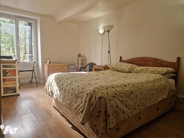 Deux maisons communicantes ( 360 m2) , possibilités de location sur un terrain de 470 m2