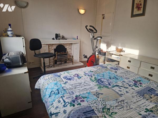 Deux maisons communicantes ( 360 m2) , possibilités de location sur un terrain de 470 m2