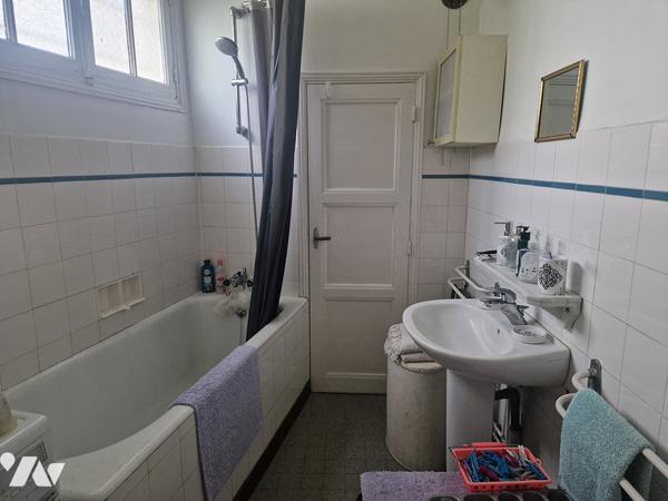 Deux maisons communicantes ( 360 m2) , possibilités de location sur un terrain de 470 m2