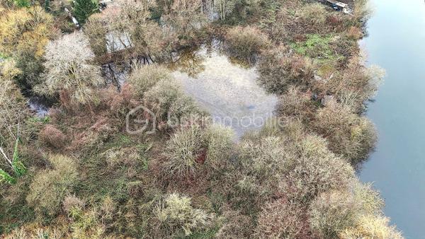 Terrain de 2 325 m²