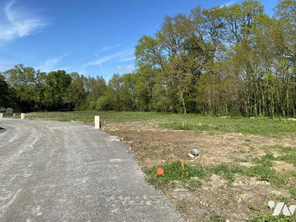 BESNE - Centre / Terrains à bâtir viabilisés / LIBRE DE CONSTRUCTEUR