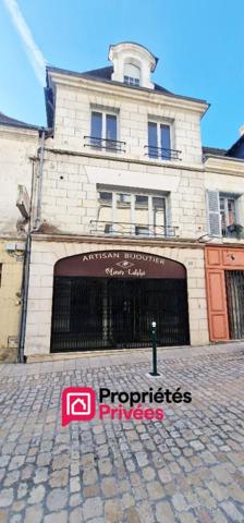 Immeuble de 94 m² avec commerce et logement 3 pièces et 2 chambres