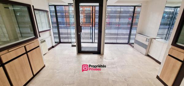Immeuble de 94 m² avec commerce et logement 3 pièces et 2 chambres