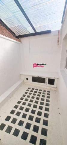 Immeuble de 94 m² avec commerce et logement 3 pièces et 2 chambres