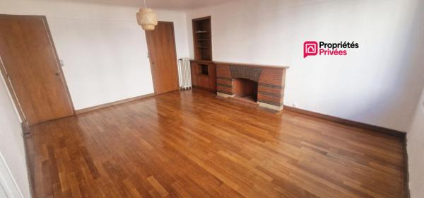 Immeuble de 94 m² avec commerce et logement 3 pièces et 2 chambres