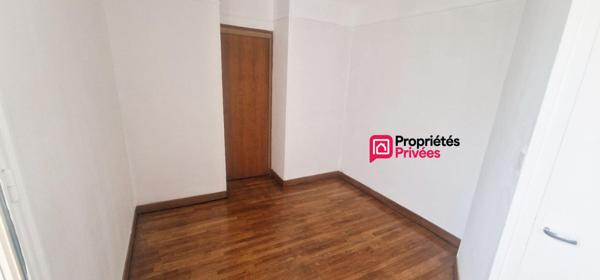 Immeuble de 94 m² avec commerce et logement 3 pièces et 2 chambres