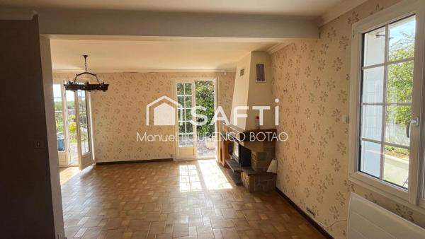 Maison de 1975 avec toutes commoditées autour.