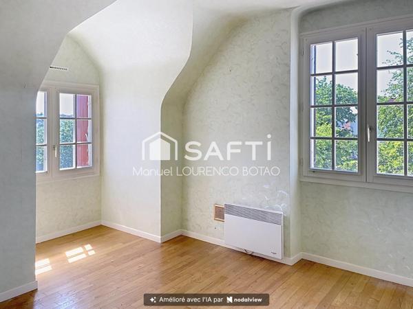 Maison de 1975 avec toutes commoditées autour.