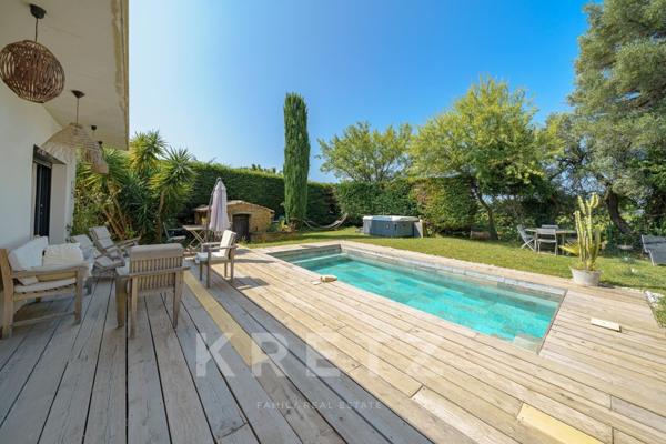 Cassis – Maison d’architecte de 232 m² – Vue vignes & mer