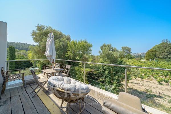 Cassis – Maison d’architecte de 232 m² – Vue vignes & mer