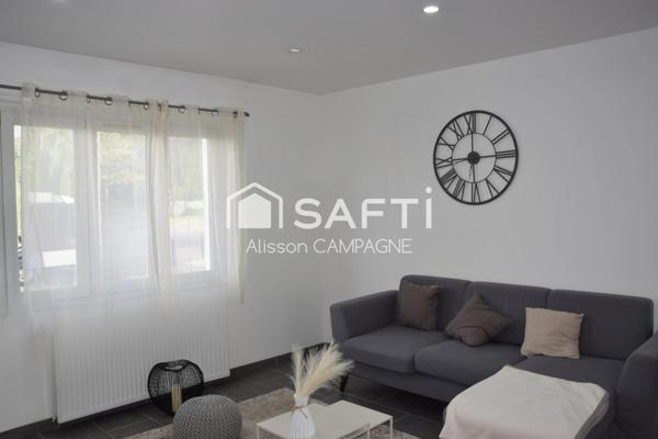 Maison semi mitoyenne avec garage.