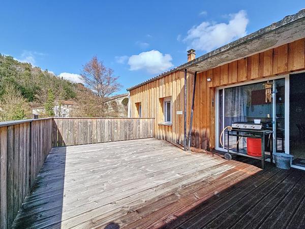 "Votre havre de paix entre montagne et rivière vous attend !"