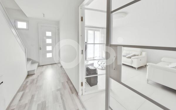 Maison à vendre    8 pièces •  Gressy