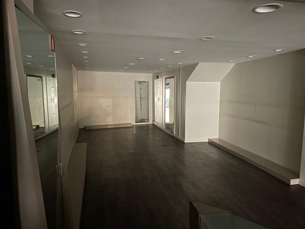 Local commercial centre Bourg 86.55 m2 avec belle vitrine