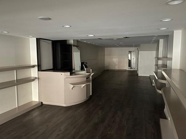 Local commercial centre Bourg 86.55 m2 avec belle vitrine