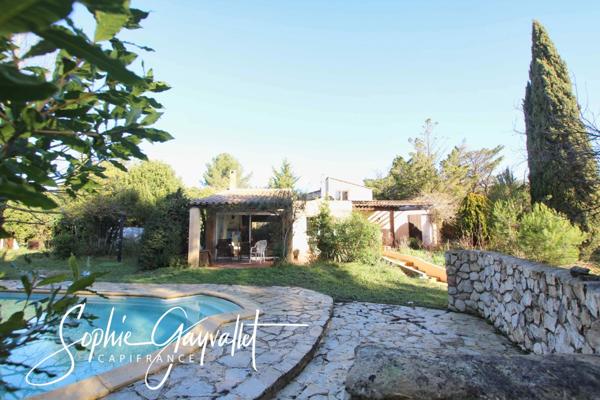 VENTABREN - Maison authentique aux volumes atypiques, dans un environnement verdoyant.