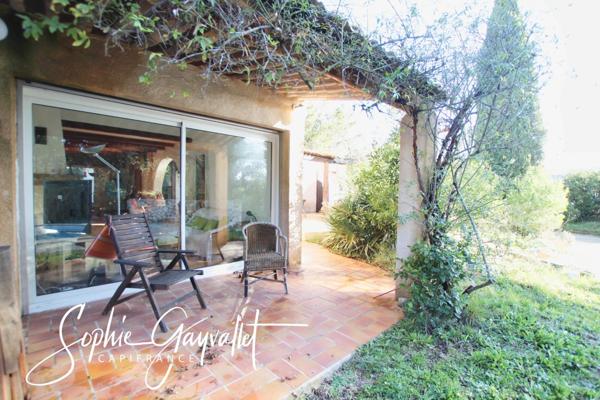 VENTABREN - Maison authentique aux volumes atypiques, dans un environnement verdoyant.