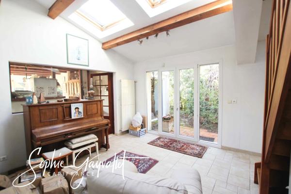 VENTABREN - Maison authentique aux volumes atypiques, dans un environnement verdoyant.