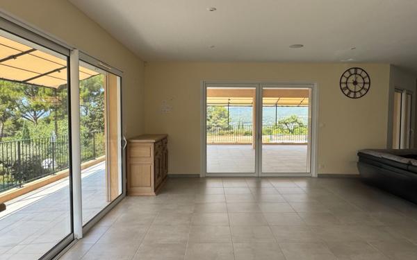 Maison à vendre    4 pièces •  La Cadière-d'Azur