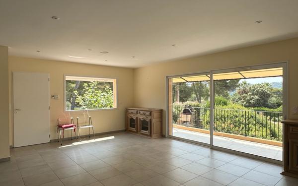 Maison à vendre    4 pièces •  La Cadière-d'Azur