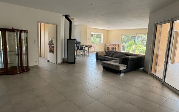 Maison à vendre    4 pièces •  La Cadière-d'Azur