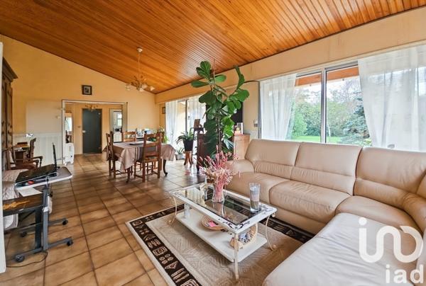 Maison 7 pièces de 140 m² à Vairé (85150)