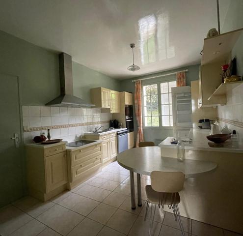 À vendre - Maison traditionnelle, 8 pièces située à Joué-lès-Tours (37300)