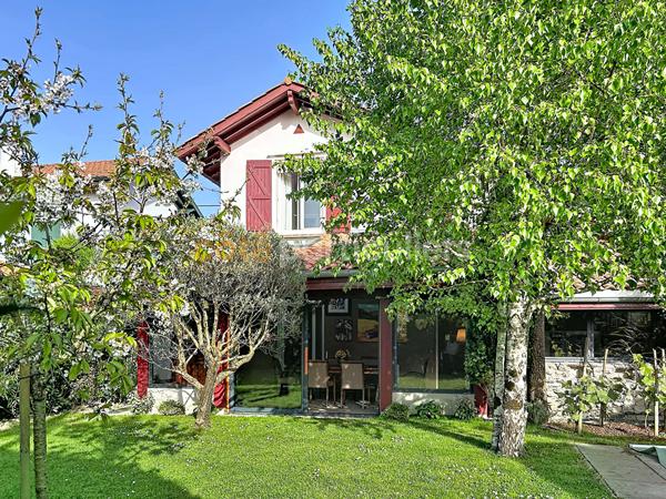 Vente
                Maison125 m² - 5 Pièces -
                    BIARRITZ (64200)
