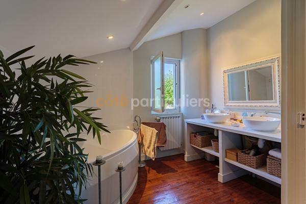 Vente
                Maison125 m² - 5 Pièces -
                    BIARRITZ (64200)