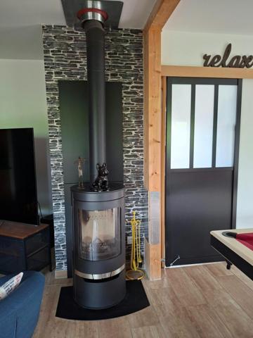 Maison contemporaine dans un environnement de verdure