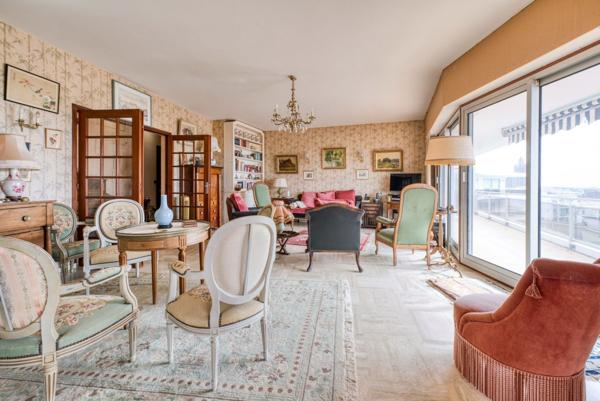APPARTEMENT D’EXCEPTION DE 230 M² À DEUX PAS DU CENTRE-VILLE DE ROYAN AVEC GRANDE TERRASSE ET VUE ME