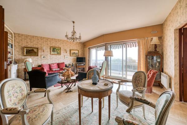 APPARTEMENT D’EXCEPTION DE 230 M² À DEUX PAS DU CENTRE-VILLE DE ROYAN AVEC GRANDE TERRASSE ET VUE ME