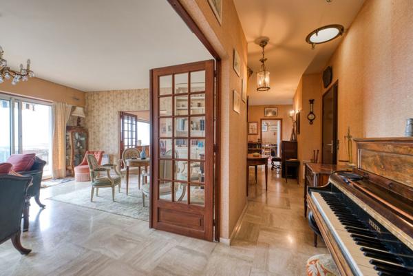 APPARTEMENT D’EXCEPTION DE 230 M² À DEUX PAS DU CENTRE-VILLE DE ROYAN AVEC GRANDE TERRASSE ET VUE ME