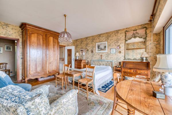 APPARTEMENT D’EXCEPTION DE 230 M² À DEUX PAS DU CENTRE-VILLE DE ROYAN AVEC GRANDE TERRASSE ET VUE ME