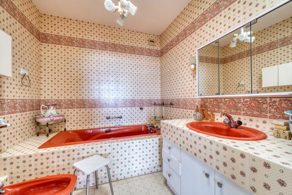 APPARTEMENT D’EXCEPTION DE 230 M² À DEUX PAS DU CENTRE-VILLE DE ROYAN AVEC GRANDE TERRASSE ET VUE ME