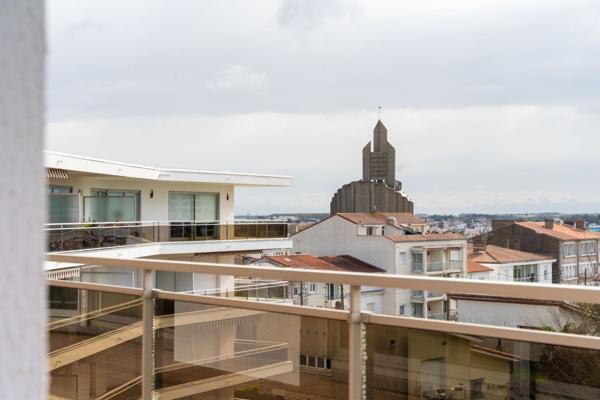 APPARTEMENT D’EXCEPTION DE 230 M² À DEUX PAS DU CENTRE-VILLE DE ROYAN AVEC GRANDE TERRASSE ET VUE ME