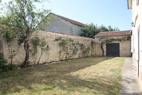 Marcillac-Lanville (16140) MAISON 4 PIECES 111 M2 LANVILLE