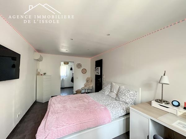 Garéoult (83136) Propriété 225m², 4 chambres, piscine, pool house, double garage, 3000m² de terrain