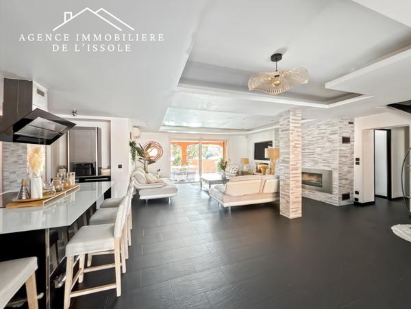 Garéoult (83136) Propriété 225m², 4 chambres, piscine, pool house, double garage, 3000m² de terrain