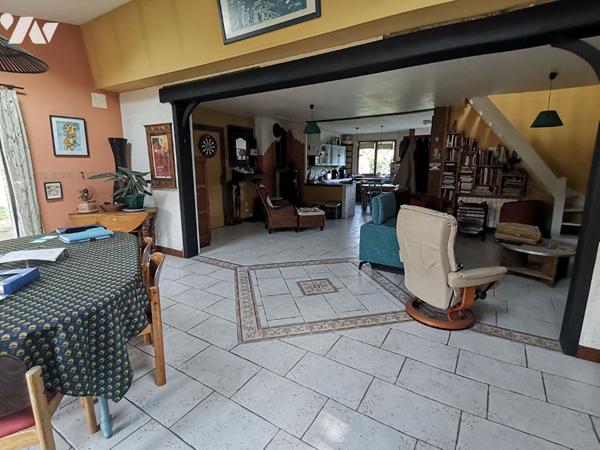 IFFENDIC - Proche Lac de Trémelin, maison de plain-pied avec 1,9 hectares de terrain.