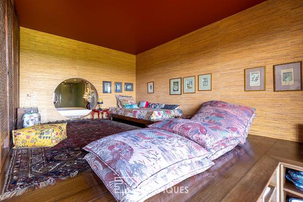 Maison d’architecte avec vue dominante, piscine et volumes ouverts