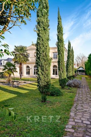 Le Vésinet – Maison familiale de 380 m² sur un terrain verdoyant de 2000 m²