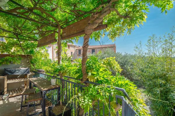 Maison de village de caractère avec terrasse, jardin et garage, Canohes