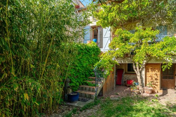 Maison de village de caractère avec terrasse, jardin et garage, Canohes