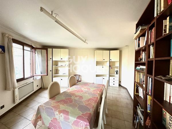 Maison familiale 3 niveaux sur terrain de 1 800 m²